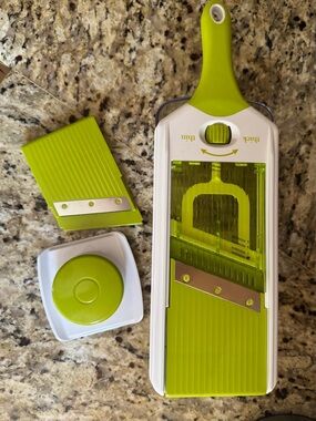Sharper Image Handheld Vegetable Slicer with Safety Pusher, Mandoline